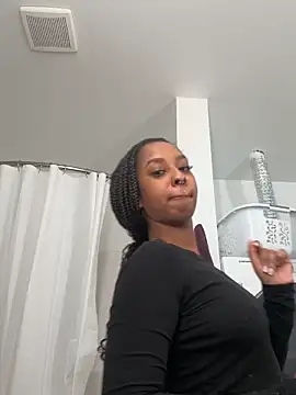 Snapshot of Your_Paris chatting on November 27, 2025, 3:14 pm Your Paris online show from November 27, 2025, 3:14 pm