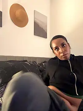 Snapshot of Your_Paris chatting on January 12, 2026, 4:07 am Your Paris online show from January 12, 2026, 4:07 am