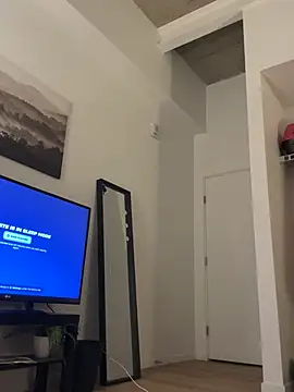 Snapshot of Your_Paris chatting on January 13, 2026, 7:35 am Your Paris online show from January 13, 2026, 7:35 am