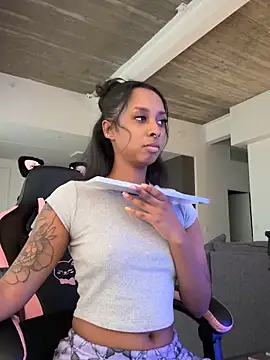 Your Paris online show from April 6, 2026, 3:02 pm