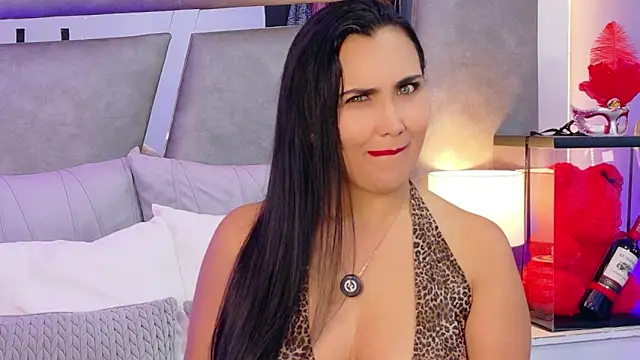 Evangeline Taylorr online show from November 5, 2025, 8:42 pm