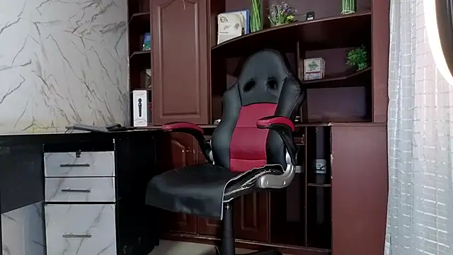 MissEscarleth online show from November 28, 2025, 2:47 am