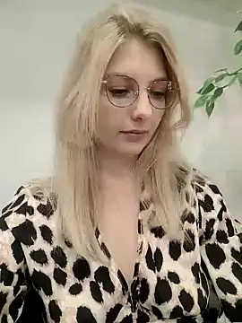 Snapshot of Amitiel_Angel chatting on January 17, 2025, 5:51 pm Amitiel Angel online show from January 17, 2025, 5:51 pm