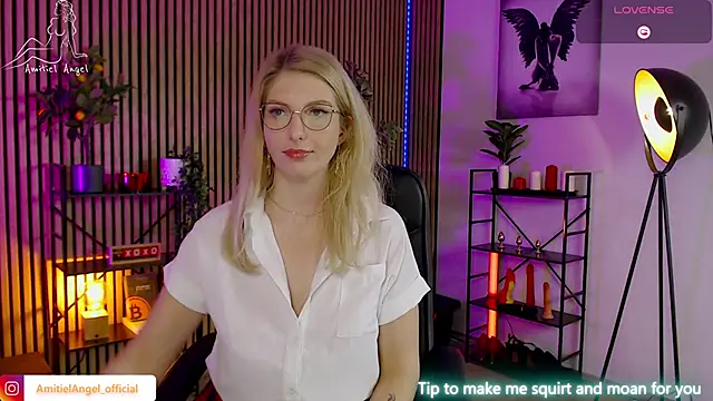 Snapshot of Amitiel_Angel chatting on February 6, 2025, 7:51 pm Amitiel Angel online show from February 6, 2025, 7:51 pm