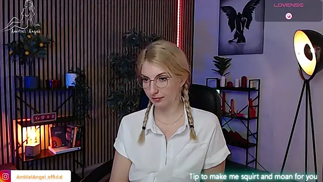 Snapshot of Amitiel_Angel chatting on March 5, 2025, 7:49 pm Amitiel Angel online show from March 5, 2025, 7:49 pm