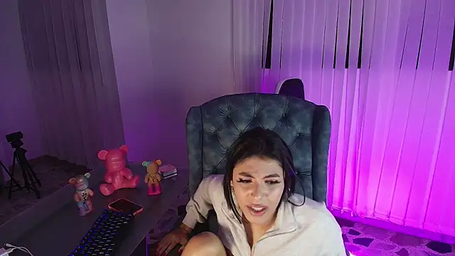 IsabelleFoxx  online show from January 5, 2025, 10:10 am