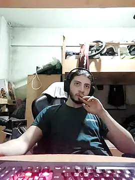 kleineid77 online show from April 8, 2026, 5:24 pm