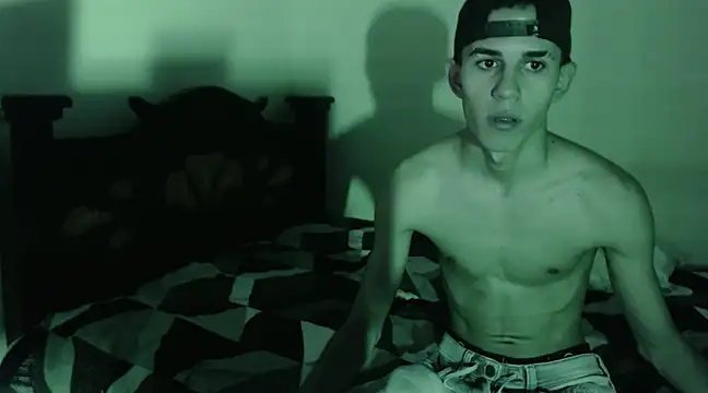 Snapshot of isaaclatino chatting on December 2, 2024, 12:19 am isaaclatino online show from December 2, 2024, 12:19 am