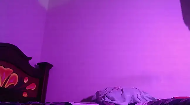 Snapshot of isaaclatino chatting on December 5, 2024, 8:33 am isaaclatino online show from December 5, 2024, 8:33 am