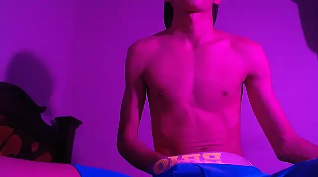 Snapshot of isaaclatino chatting on December 7, 2024, 7:49 am isaaclatino online show from December 7, 2024, 7:49 am