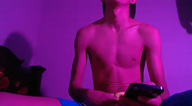 Snapshot of isaaclatino chatting on December 7, 2024, 10:56 am isaaclatino online show from December 7, 2024, 10:56 am