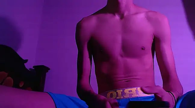 Snapshot of isaaclatino chatting on December 16, 2024, 9:24 am isaaclatino online show from December 16, 2024, 9:24 am