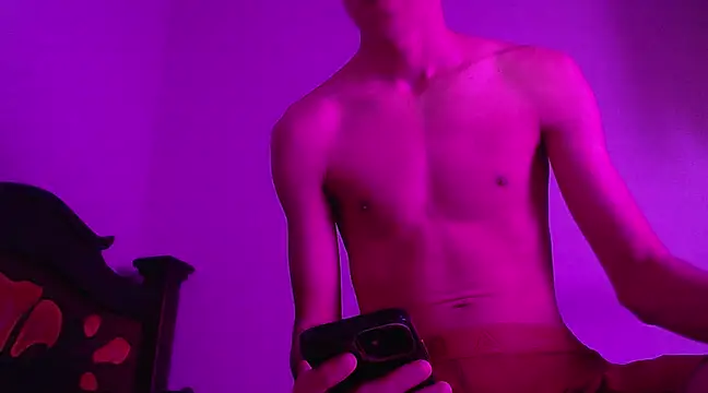 Snapshot of isaaclatino chatting on December 17, 2024, 5:29 am isaaclatino online show from December 17, 2024, 5:29 am