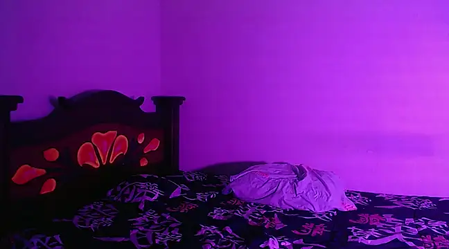 Snapshot of isaaclatino chatting on December 24, 2024, 2:32 am isaaclatino online show from December 24, 2024, 2:32 am