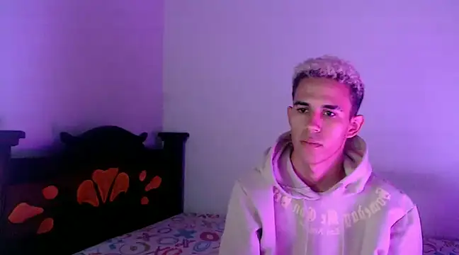 Snapshot of isaaclatino chatting on March 3, 2025, 6:48 am isaaclatino online show from March 3, 2025, 6:48 am