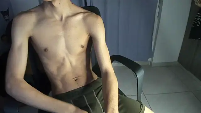 Snapshot of isaaclatino chatting on October 24, 2025, 11:23 pm isaaclatino online show from October 24, 2025, 11:23 pm