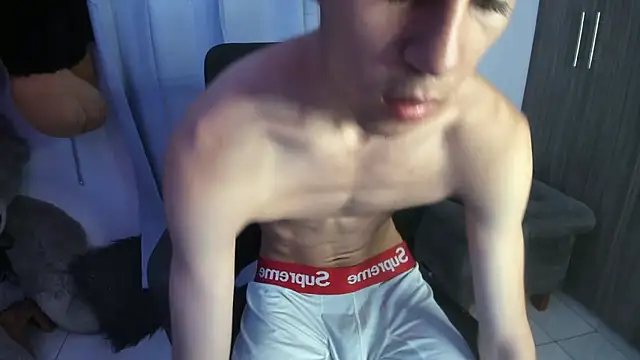 Snapshot of isaaclatino chatting on November 10, 2025, 7:29 am isaaclatino online show from November 10, 2025, 7:29 am