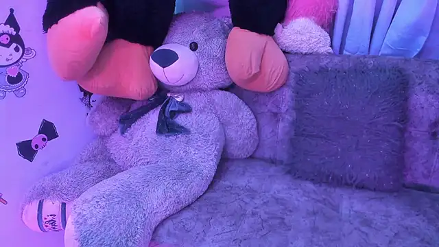 Snapshot of isaaclatino chatting on November 13, 2025, 11:58 pm isaaclatino online show from November 13, 2025, 11:58 pm