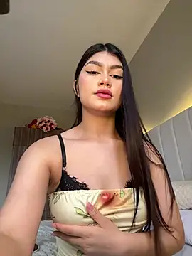 EmmaMartiinez online show from April 30, 2026, 8:37 pm