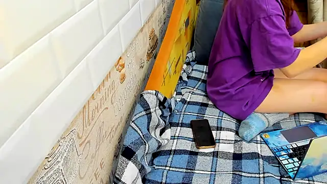 Adela Vetta online show from February 13, 2025, 4:17 pm