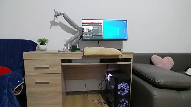 KarlyGray10 online show from December 10, 2024, 5:17 am