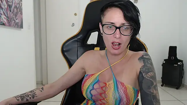 CrisBathoryxxx online show from December 8, 2024, 6:11 am