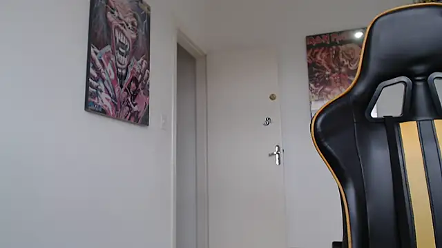 CrisBathoryxxx online show from January 5, 2025, 8:42 pm