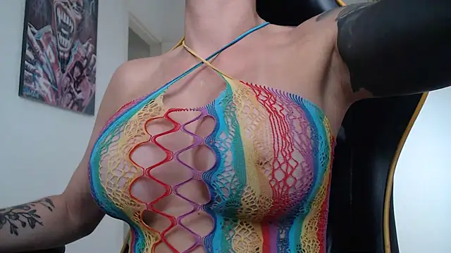 CrisBathoryxxx online show from January 10, 2025, 9:10 pm