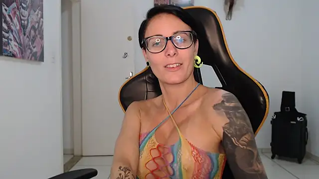 CrisBathoryxxx online show from January 11, 2025, 12:12 am