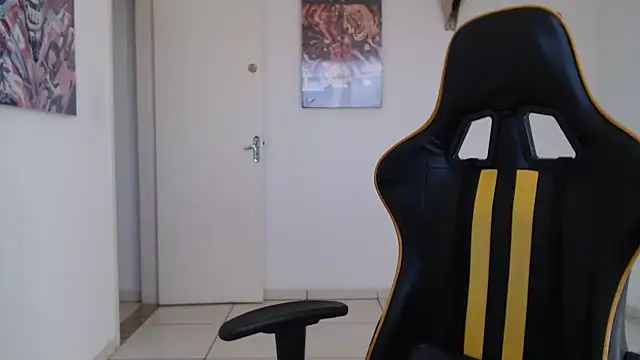 CrisBathoryxxx online show from March 3, 2025, 7:17 pm