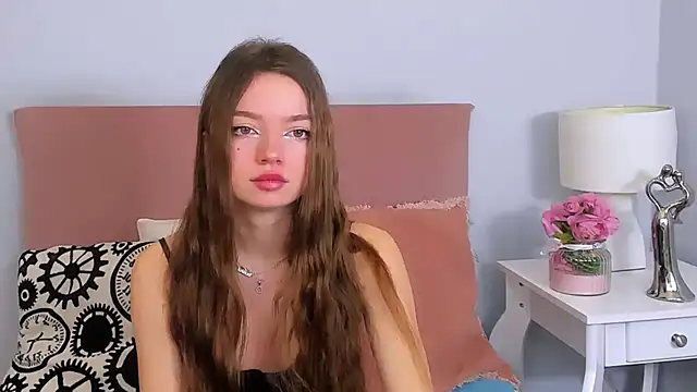 GraceLips online show from February 20, 2025, 8:50 am