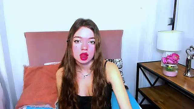 GraceLips online show from February 28, 2025, 9:47 am