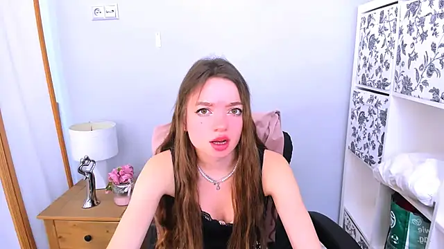 GraceLips online show from March 19, 2025, 9:38 am