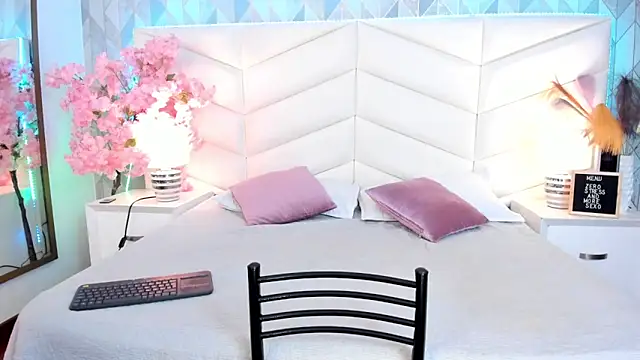 Snapshot of Brenda_Garcia chatting on February 23, 2025, 3:45 am Brenda Garcia online show from February 23, 2025, 3:45 am