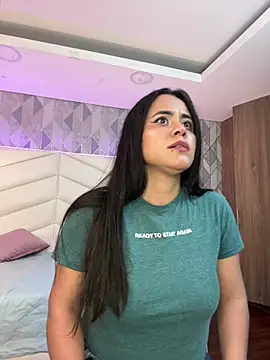 Snapshot of Brenda_Garcia chatting on March 9, 2025, 12:09 pm Brenda Garcia online show from March 9, 2025, 12:09 pm