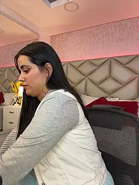 Snapshot of Brenda_Garcia chatting on November 14, 2025, 8:18 pm Brenda Garcia online show from November 14, 2025, 8:18 pm