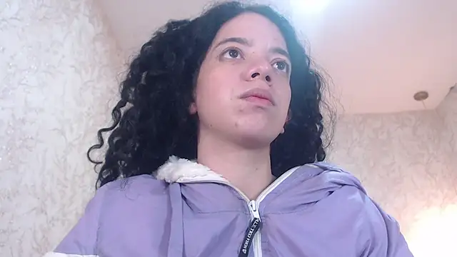 Snapshot of EmmaCowperr chatting on January 5, 2025, 3:00 am EmmaCowperr online show from January 5, 2025, 3:00 am