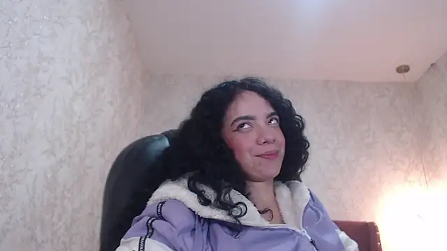 Snapshot of EmmaCowperr chatting on January 7, 2025, 12:41 pm EmmaCowperr online show from January 7, 2025, 12:41 pm