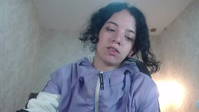 Snapshot of EmmaCowperr chatting on January 16, 2025, 12:31 pm EmmaCowperr online show from January 16, 2025, 12:31 pm