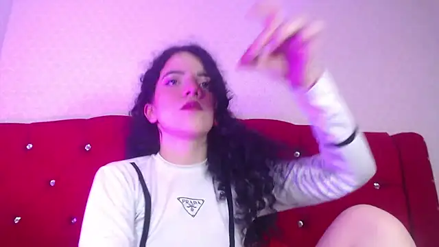 Snapshot of EmmaCowperr chatting on February 13, 2025, 6:38 pm EmmaCowperr online show from February 13, 2025, 6:38 pm