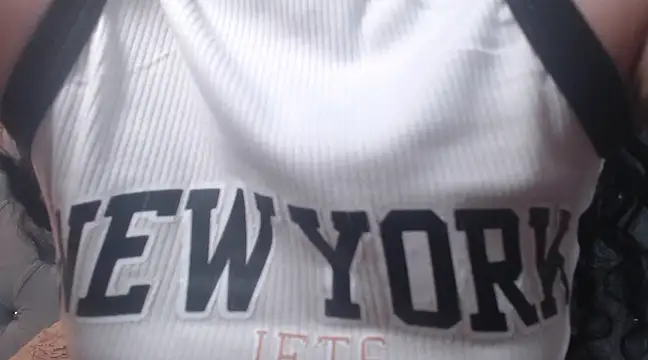 Snapshot of EmmaCowperr chatting on February 24, 2025, 7:52 pm EmmaCowperr online show from February 24, 2025, 7:52 pm