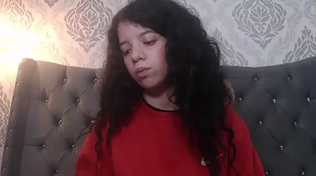 Snapshot of EmmaCowperr chatting on February 25, 2025, 4:21 pm EmmaCowperr online show from February 25, 2025, 4:21 pm