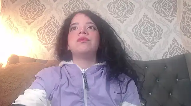 Snapshot of EmmaCowperr chatting on February 26, 2025, 1:41 pm EmmaCowperr online show from February 26, 2025, 1:41 pm