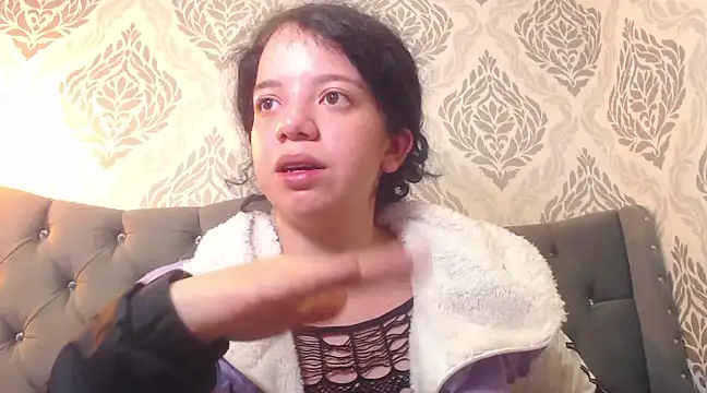 Snapshot of EmmaCowperr chatting on February 27, 2025, 12:56 pm EmmaCowperr online show from February 27, 2025, 12:56 pm