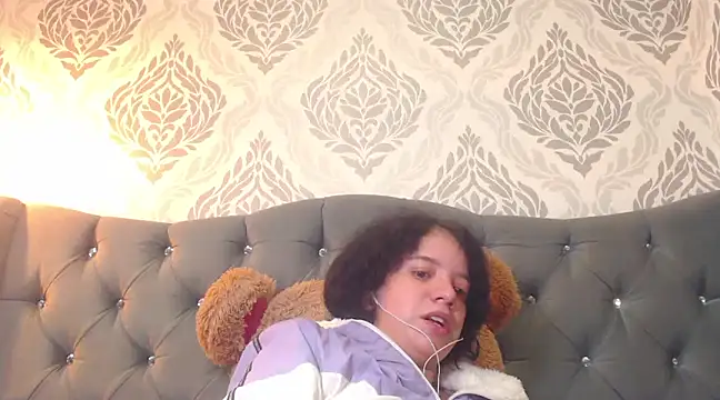 Snapshot of EmmaCowperr chatting on February 27, 2025, 3:59 pm EmmaCowperr online show from February 27, 2025, 3:59 pm