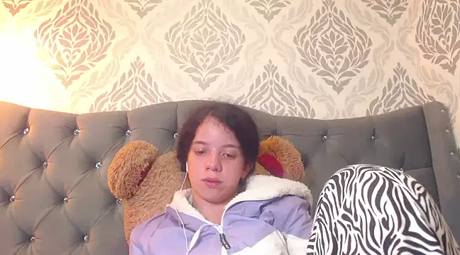 Snapshot of EmmaCowperr chatting on February 27, 2025, 7:04 pm EmmaCowperr online show from February 27, 2025, 7:04 pm