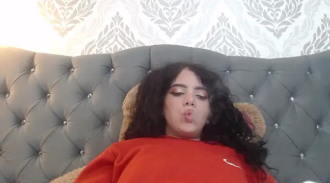 Snapshot of EmmaCowperr chatting on March 8, 2025, 8:03 pm EmmaCowperr online show from March 8, 2025, 8:03 pm