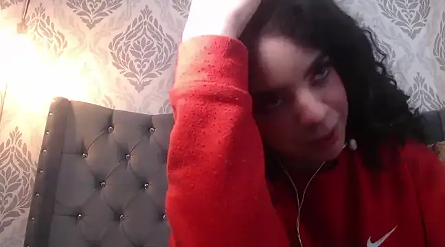 Snapshot of EmmaCowperr chatting on March 10, 2025, 2:48 pm EmmaCowperr online show from March 10, 2025, 2:48 pm