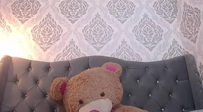 Snapshot of EmmaCowperr chatting on March 12, 2025, 2:34 pm EmmaCowperr online show from March 12, 2025, 2:34 pm