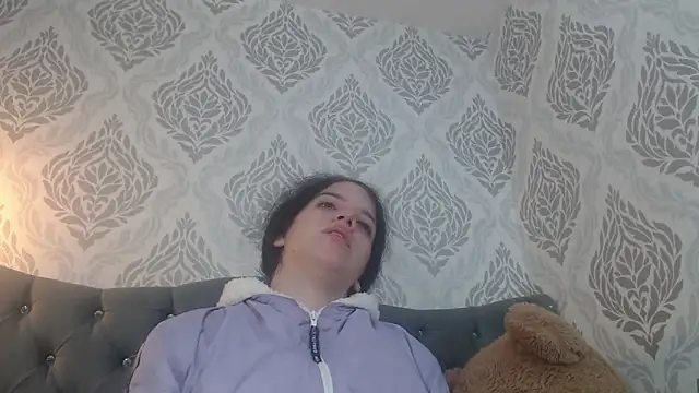 Snapshot of EmmaCowperr chatting on March 17, 2025, 11:53 am EmmaCowperr online show from March 17, 2025, 11:53 am